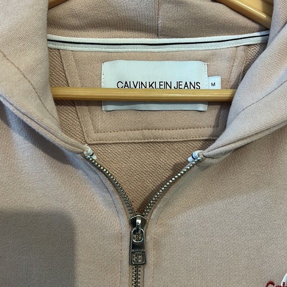 CALVIN KLEIN NUDE PINK ZIPPER HOODIE WITH CANGAROO POCKETS - Picture 4 of 11